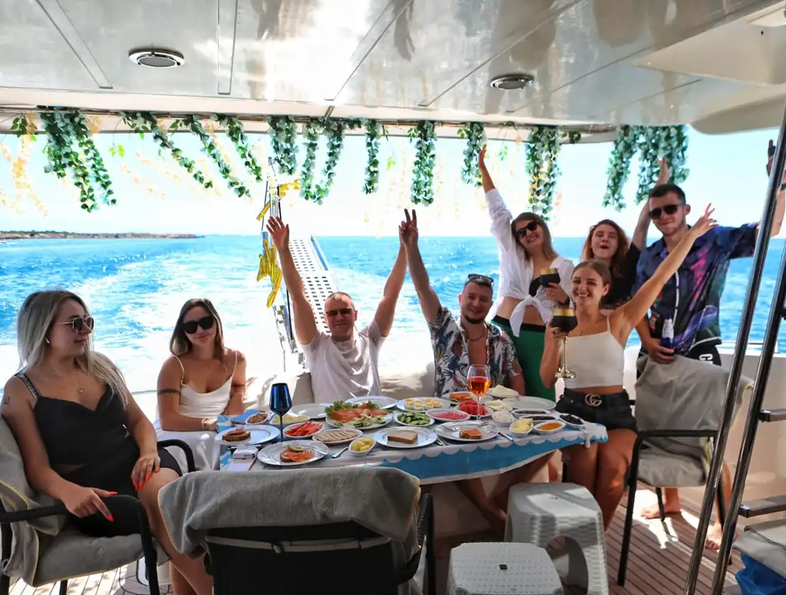 Antalya Yacht Rental 17m Princess 55